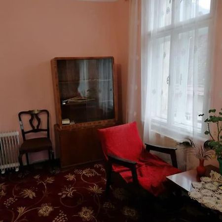 La 2 Pasi De Biserica Neagra Braşov Buitenkant foto