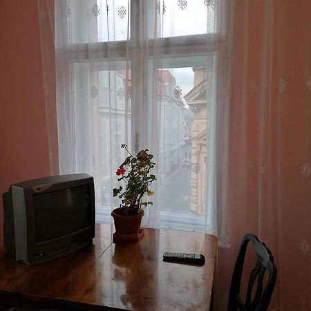 La 2 Pasi De Biserica Neagra Braşov Buitenkant foto