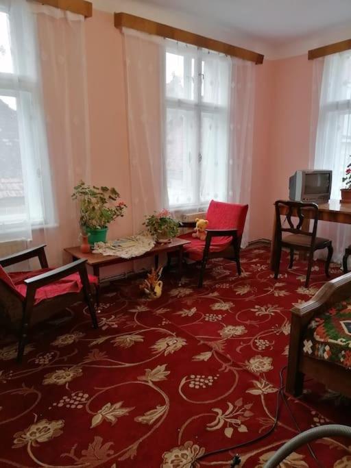 La 2 Pasi De Biserica Neagra Braşov Buitenkant foto